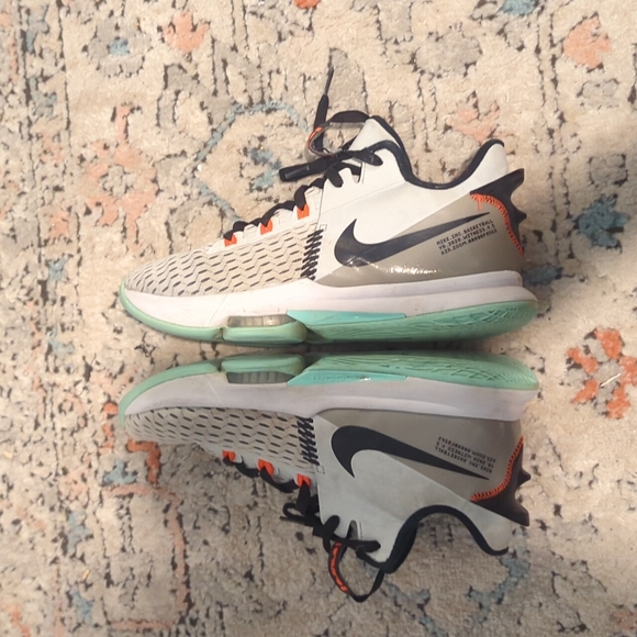 LeBron shoes - Picture 2 of 4